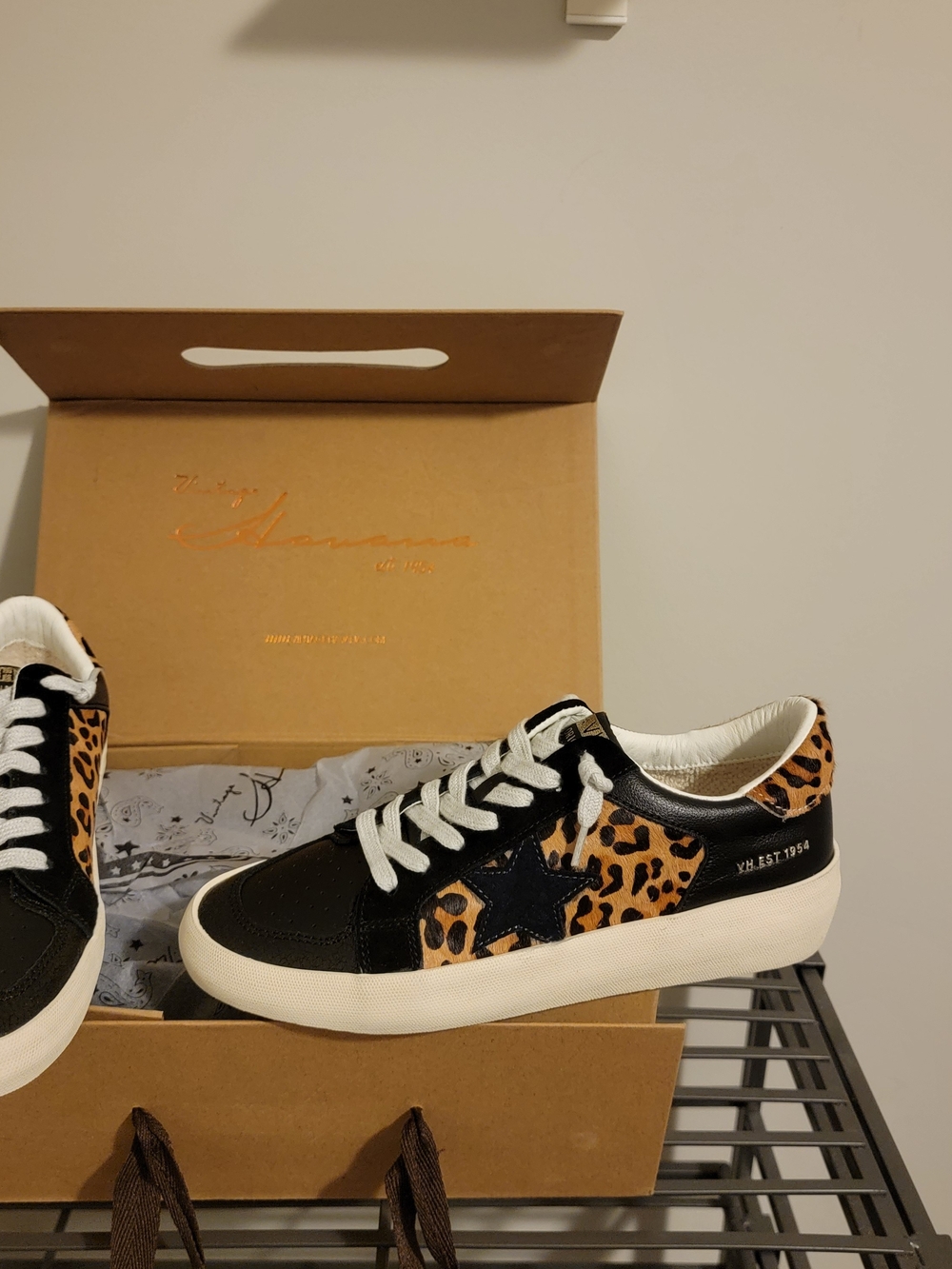 Women's Vintage Havana Black & Leopard Star Low-Top Sneakers